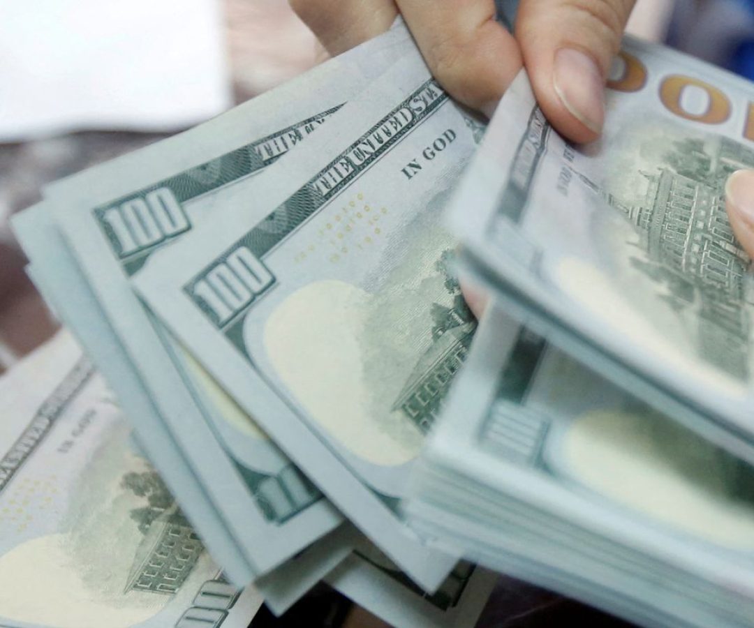 Dólar sobe e fecha perto de R$ 5,15 com aversão a risco