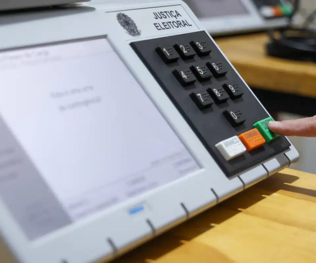 Justiça Eleitoral garante transporte e urnas adaptadas para PCD