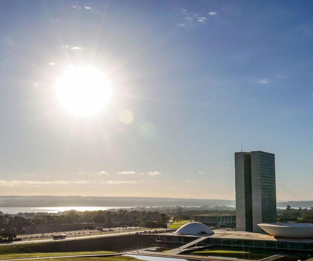 Congresso vota nesta semana fim da escala 6x1 e "taxa das blusinhas"