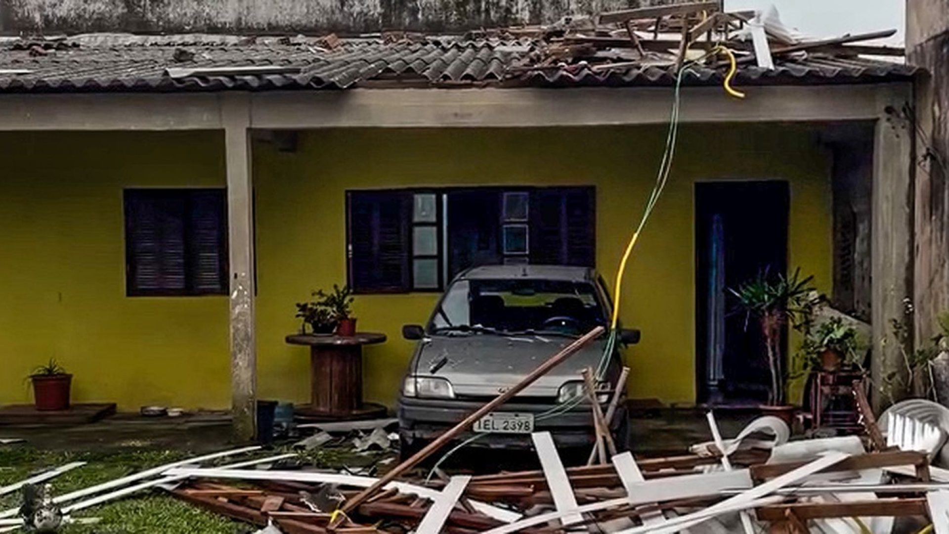 Quatro pessoas estão desaparecidas no RS após temporal